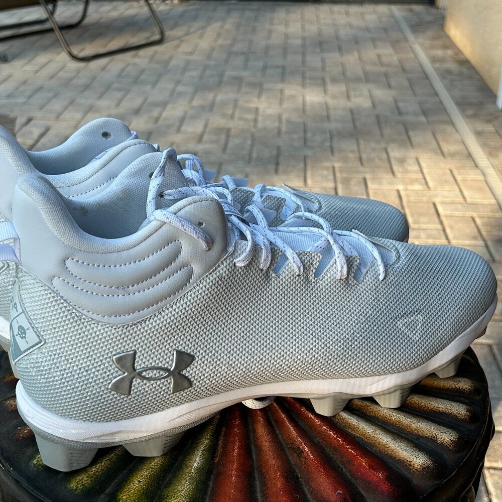 Under Armour Spotlight Franchise 2.0 RM Football Cleats – Men’s Size 16 – New